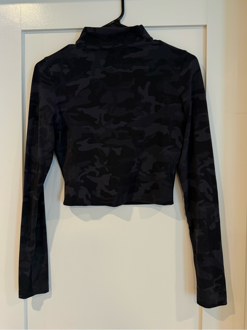 Lululemon Black Camouflage Crop Long-Sleeve align Top